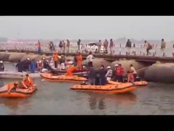 Kumbh Mela 2019: पीपा पुल से टकरा कर पलटने लगी नाव, पानी कम होने से टल गया हादसा
