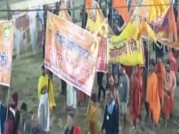 कुंभ मेला 2019: प्रयागराज में आस्था की अंतिम शाही डुबकी आज, देखें सबसे बड़ी कवरेज