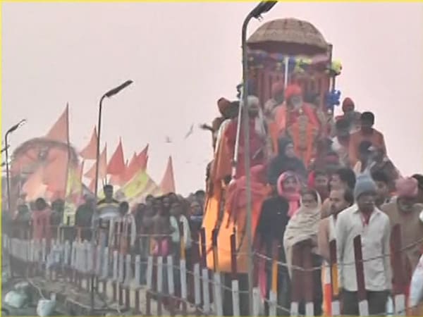 Kumbh Mela 2019: आज मौनी अमावस्या और सोमवती का दुर्लभ संयोग, दूसरे शाही स्नान पर उमड़े श्रद्धालु
