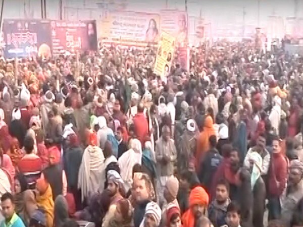 कुंभ मेला 2019: मौनी अमावस्या पर श्रद्धालुओं ने संगम में लगाई आस्था की डुबकी