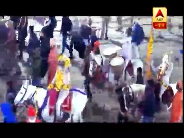 कुंभ मेला 2019: तीसरे और अंतिम शाही स्नान के लिए संगम किनारे उमड़े श्रद्धालु, देखें तस्वीरें