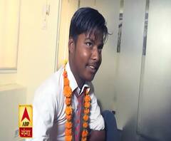 हाथ नहीं उठ पाते थे पैरों से थाम ली कलम, बोर्ड परीक्षा में टॉप कर कमाया नाम