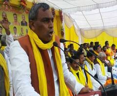 योगी के मंत्री बोले, बीजेपी नेताओं को 10 जूते मारो