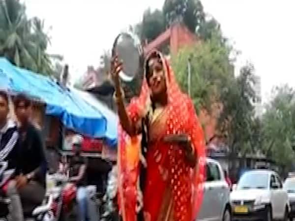 Malishka Releases New Song On Mumbai S Potholes Vidoe Goes Viral