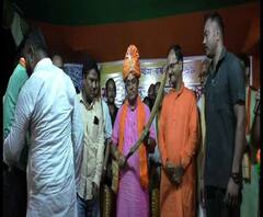 পানিহাটিতে জগদ্ধাত্রী পুজোর উদ্বোধনে দিলীপ ঘোষকে তরোয়াল উপহার, তৃণমূল-বিজেপি তরজা