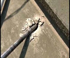 Reporter Stories: মধ্যমগ্রামে বিদ্যুতের তার পাতার সময় বাড়ির পাঁচিল, বৈঠকখানা এবং ছাদ ফুঁড়ে বেরিয়ে গেল মাটি খোঁড়ার যন্ত্র