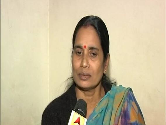 Nirbhaya's mother questions police on arresting a girl for protesting the Hyderabad gang-rape 
