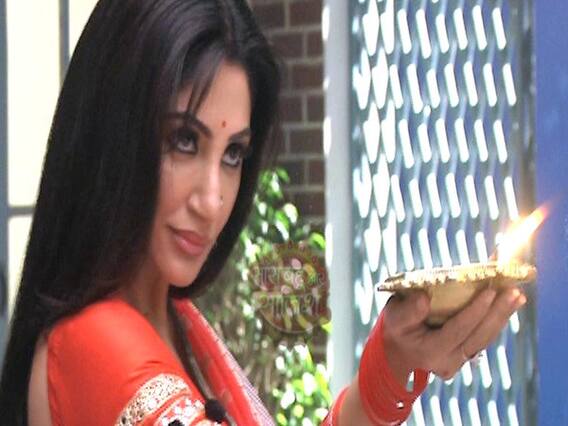 Manmohini does tandav with a diya in her hand