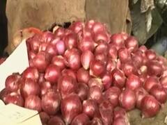 देश भर में प्याज के दाम 100 रुपए के पार । दिन की बड़ी खबरें