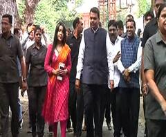 Devendra Fadnavis | माजी मुख्यमंत्री फडणवीस मुंबईत घराच्या शोधात, 'वर्षा' बंगला सोडणार | ABP Majha 