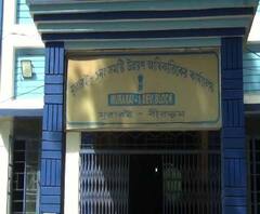 মুরারইয়ে তৃণমূলের ব্লক সভাপতির বিরুদ্ধে দুর্নীতির অভিযোগে লিফলেট বিলি