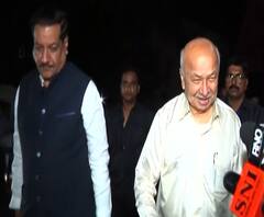 काँग्रेसचे बडे नेते शरद पवारांच्या घरी, सत्तास्थापनेसाठीच्या घडामोडींना वेग | ABP Majha