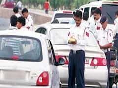 અમદાવાદઃ ટ્રાફિક પોલીસ ચાલુ ડ્યુટી પર નહીં કરી શકે મોબાઇલનો ઉપયોગ, જુઓ વીડિયો