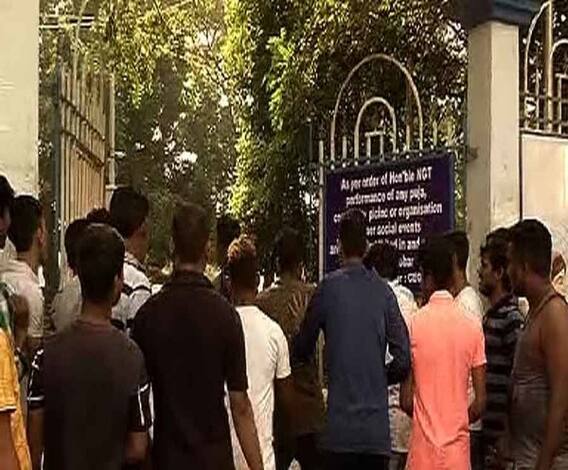 মাদার ডেয়ারি সংলগ্ন রবীন্দ্র সরোবরের গেটের সামনের তালা দ্বিতীয়বারের জন্য ভাঙল বহিরাগতরা