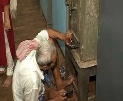 সংস্কৃত বিশ্ববিদ্যালয়ে খোঁজ মিলল শতাব্দী প্রাচীন সিন্দুকের