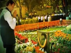 Devendra Fadnavis ने Bal Thackeray को दी श्रद्धांजलि, Twitter पर लिखा ये संदेश