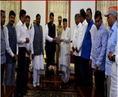 CM Fadnavis | मुख्यमंत्री फडणवीसांचा राज्यपालांकडे राजीनामा | मुंबई | ABP Majha