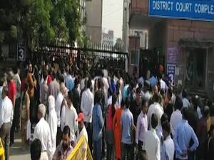 Delhi police officials resume work, lawyers continue to hold protest