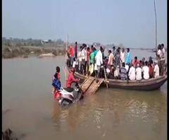 Reporter Stories: কাঁকসায় ডুবে অজয় নদীর উপর অস্থায়ী জেটি, চলছে ঝুঁকিপূর্ণ যাতায়াত