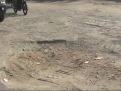 Deadline to fill potholes on UP roads gets over, officials ignore responsibility| Ghanti Bajao