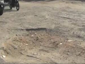 Deadline to fill potholes on UP roads gets over, officials ignore responsibility| Ghanti Bajao