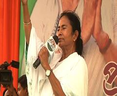 কোচবিহার সফরে মমতা, দলীয় কর্মিসভা সেরে যাবেন রাসমেলায়, অনুব্রতর মন্তব্যে বিতর্ক- খবর এক ঝলকে