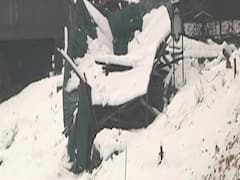 पहाड़ों पर जबर्दस्त बर्फबारी, कश्मीर और हिमाचल की वादियां सफेद चादर में लिपटीं