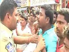 Hyderabad Gangrape: Police lathicharge protesters