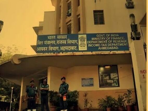 ઓનલાઇન હાજરી પૂરવાનો ગુજરાતના તલાટીઓએ નોંધાવ્યો વિરોધ, શું આપી ચીમકી?