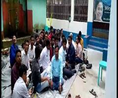 Reporter Stories: টেট উত্তীর্ণ হয়েও নিয়োগপত্র না পাওয়ায় ইসলামপুরে মন্ত্রীর বাড়ির সামনে ১০৫জন ছাত্র-ছাত্রীর ধর্না