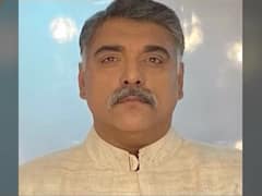 Can you recognise this actor? It is Ram Kapoor!