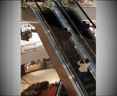 গাড়ি-নিরাপত্তারক্ষী ছাড়াই শপিং মলে হাজির মুশফিকুর ও ইমরুল, সঙ্গে চলল কেনাকাটাও