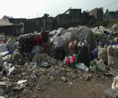 Mountain Of Garbage | भंगारमाफियांनी उभारला प्लास्टिकचा डोंगर, सरकारी जागेवर भंगाराची शेकडो गोदामं | अंबरनाथ | ABP Majha 