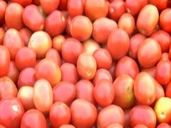 Tomatoes being sold at Rs 300 per kg in Pakistan
