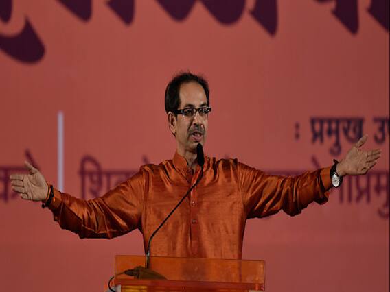 Maharashtra: शपथ के बाद Uddhav ने की मेहमानों से मुलाकात, Shiv Sena कार्यकर्ताओं में जश्न का माहौल