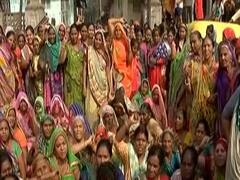 અમદાવાદઃ જમાલપુર હેલ્થ સ્ટાફ ક્વાર્ટર્સના રહિશોએ નોંધાવ્યો વિરોધ, જુઓ વીડિયો