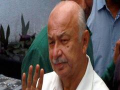 Congress leader Sushilkumar Shinde reaches Jaipur to meet Maharashtra Congress MLAs