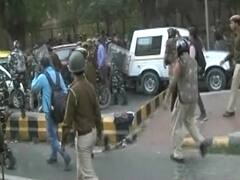 JNU students march towards parliament, police lathicharges to assuage them