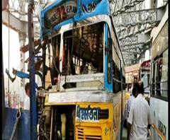 Reporter Stories: রেষারেষি করতে গিয়ে হাওড়া ব্রিজে দুর্ঘটনার কবলে দুটি বাস, আহত ৪