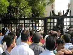 Patiala House Court में भी कामकाज हुआ ठप, वकीलों ने कोर्ट का गेट किया बंद