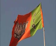 বাবুলকে হেনস্থাকারী দেবাঞ্জনকে মারধরের অভিযোগে হাজত বাস করে আসা ১০জনকে সংবর্ধনা বিজেপির