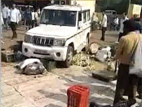 हापुड़ में अधिकारी ने दिखाई रौब, किसानों की सब्जियों पर चढ़वा दी गाड़ी, देखिए पूरा मामला | पंचनामा