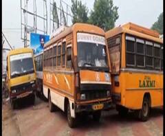 দুর্গাপুরের বেনাচিতি বাজারে মিনিবাসের ধাক্কায় বাইক আরোহীর মৃত্যুকে কেন্দ্র করে বাস ভাঙচুর, প্রতিবাদে মিনিবাস বন্ধের ডাক, ভোগান্তি যাত্রীদের