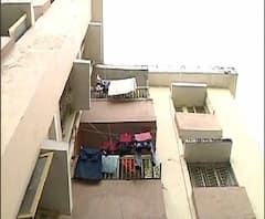 Reporter Stories: বিধাননগরে কেন্দ্রীয় আবাসনের ছাদ থেকে পড়ে ছাত্রের মৃত্যু, কারণ নিয়ে ধোঁয়াশা