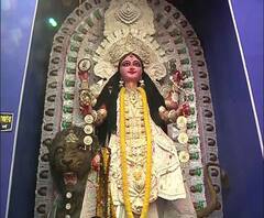 দেখুন, চন্দননগরের বাগবাজার সর্বজনীনের জগদ্ধাত্রী পুজোর দর্পণ-বিসর্জন 