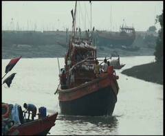 Reporter Stories: বুলবুলের ভ্রুকুটি, মৎস্যজীবীদের সমুদ্রে যেতে নিষেধাজ্ঞা 