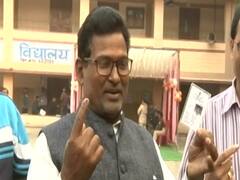 Daltonganj residents cast votes, pose with inked fingers for shutterbugs