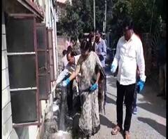 Reporter Stories: বাড়ি বাড়ি গিয়ে ডেঙ্গি সচেতনতামূলক প্রচার দুর্গাপুর পুরসভার