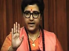 BJP की कौन सी मजबूरी है जो वो Sadhvi Pragya को बाहर का रास्ता नहीं दिखा रही ? Master Stroke