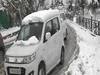 Srinagar में जमा हुई डेढ़ फुट बर्फ, घाटी को जोड़ने वाले कई हाइवे बंद